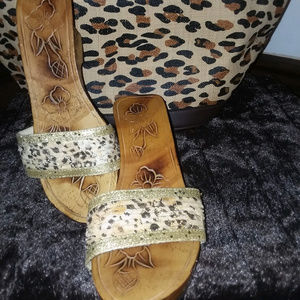 Women's wooden animal sandal